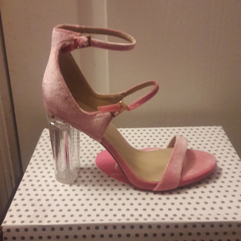 👠NIB👠 Pink velvet peep toe heels
